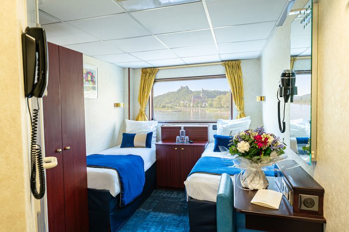 Main Deck 2 Beds Cat A